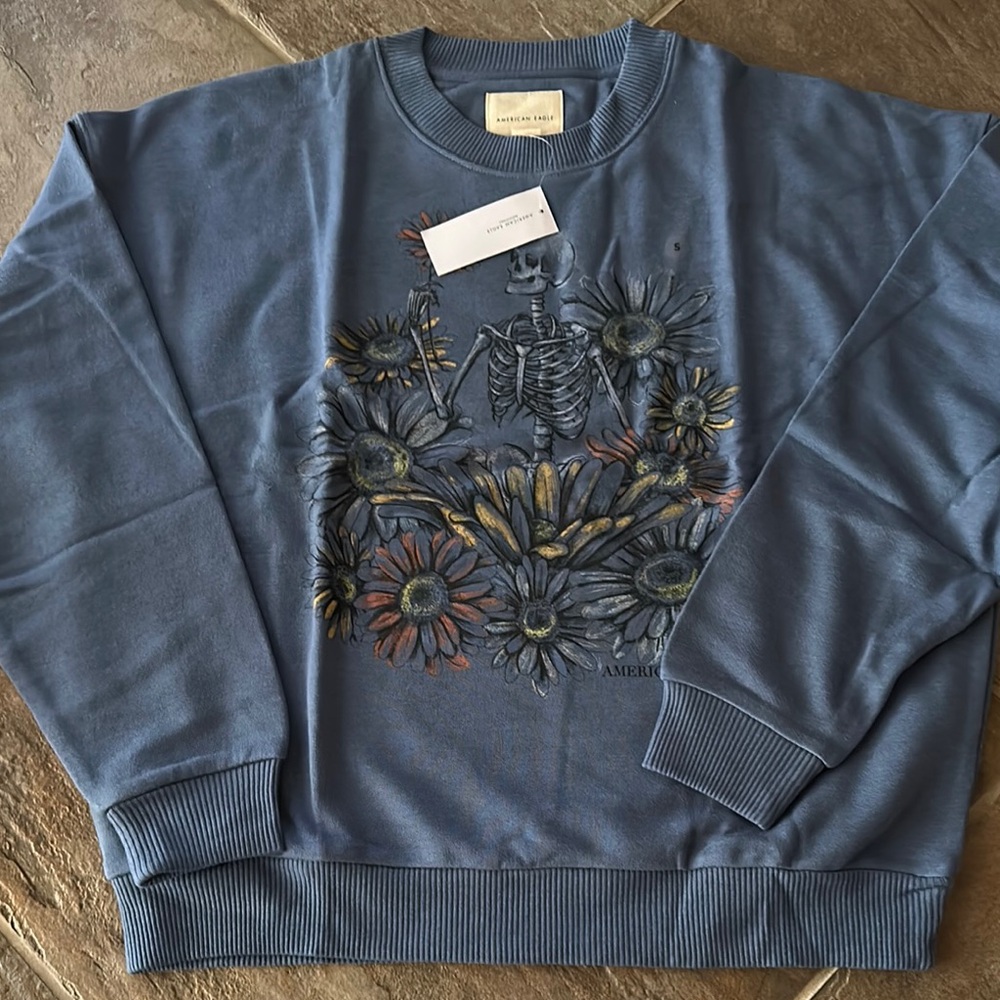 NWT american eagle women’s sweatshirt small floral skull print spring